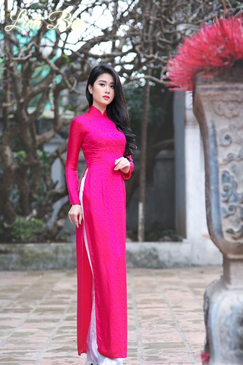 Duyên dáng đầy nữ tính với áo dài truyền thống tông màu hồng