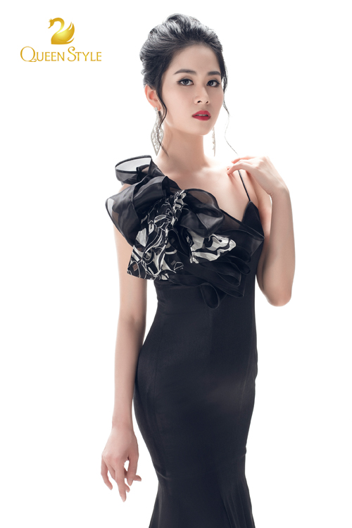  Đầm dạ hội màu đen với chi tiết kết nơ nghệ thuật tạo sức hút vô cùng
