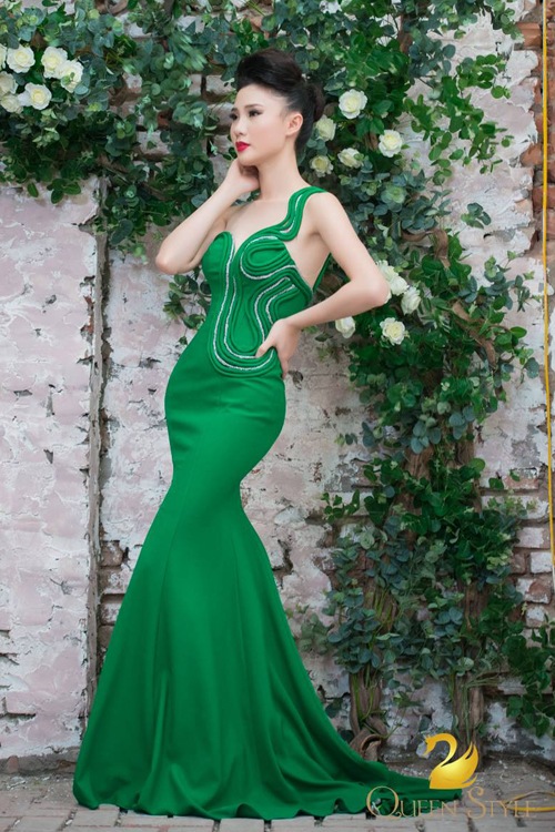 Đầm dạ hội màu xanh lá với họa tiết độc đáo gây sức hút cao