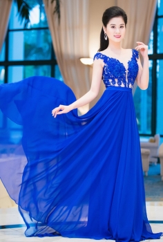 Đầm dạ hội màu xanh đắp ren cúp ngực gợi cảm