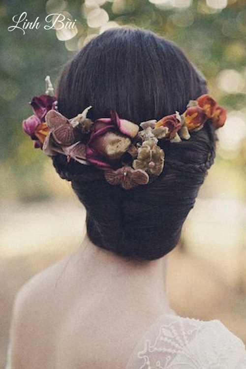 Mẫu vòng hoa đội đầu màu tím và cam cho vẻ đẹp hoài cổ, sang trọng, nền nã