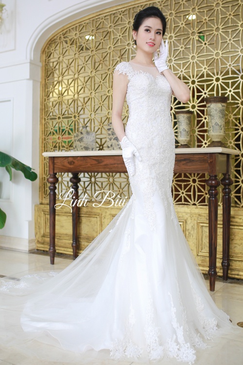 Những chiếc váy cưới đuôi cá tôn vinh vóc dáng cô dâu
