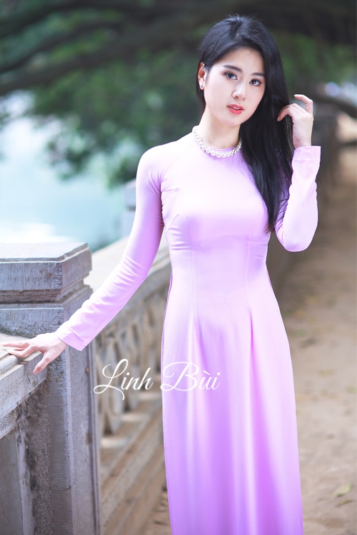  Áo dài cổ tròn rộng cho những nàng thân hình quả táo
