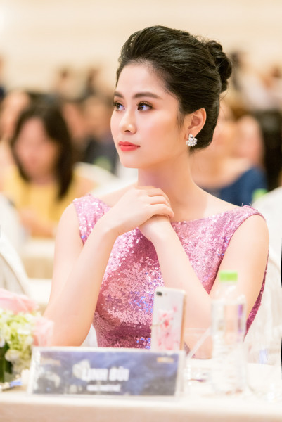 Đến với cuộc thi Hoa hậu Hoàn vũ Việt Nam 2017, NTK Linh Bùi sẽ là nhà tài trợ trang phục dạ hội chính thức đồng hành cùng cuộc thi. Trước đó, Linh Bùi cũng là nhà tài trợ dạ hội cho các thí sinh của cuộc thi Hoa hậu Việt Nam 2016.